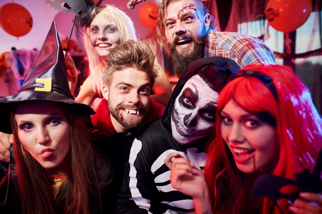 Halloween la Cluj-Napoca: de la costume pentru câini și petreceri, la misterele pădurii Hoia-Baciu. Ce evenimente sunt programate